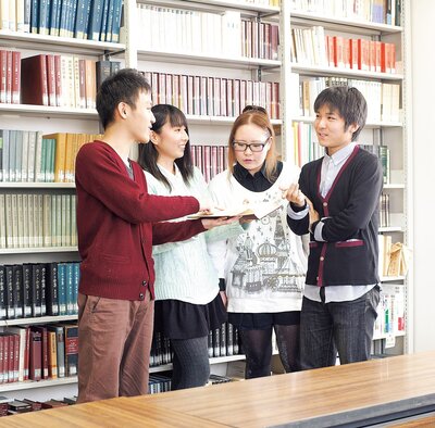 卒業生(人間学).jpg