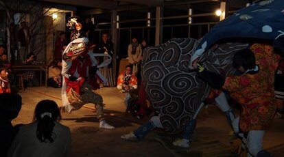 富山県高岡市（長慶寺）の獅子舞の様子